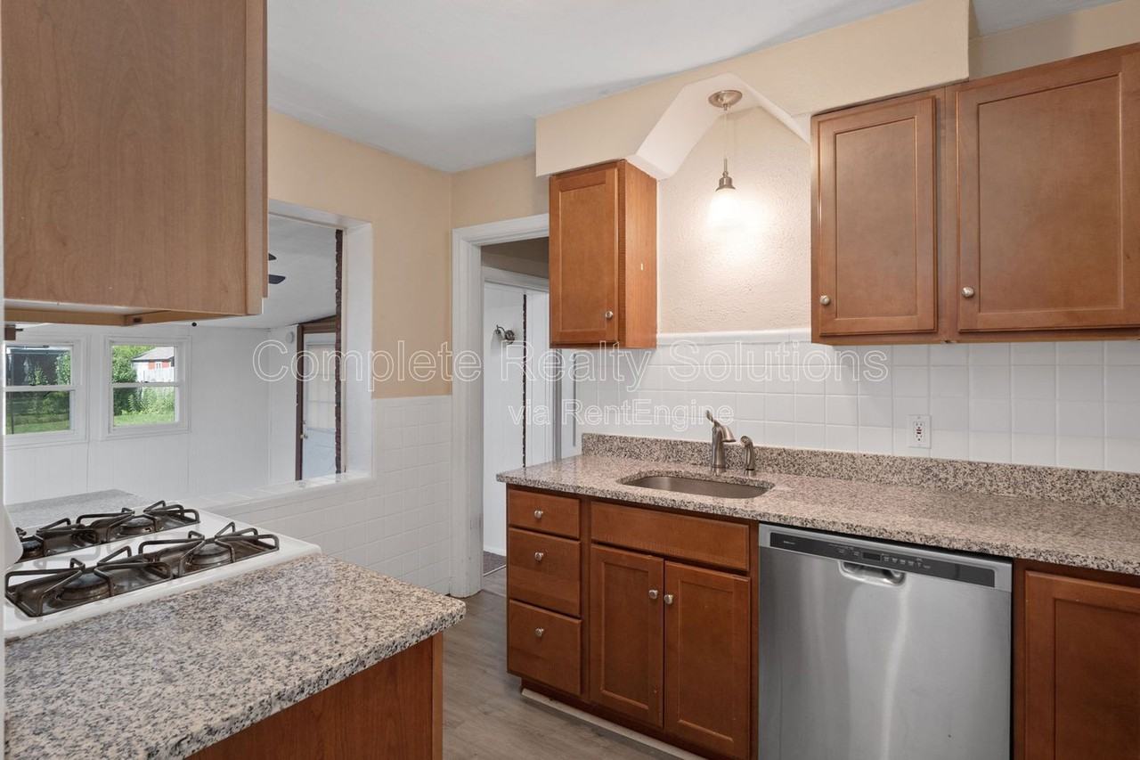 5442 Bancroft Ave - Photo 6 of 18