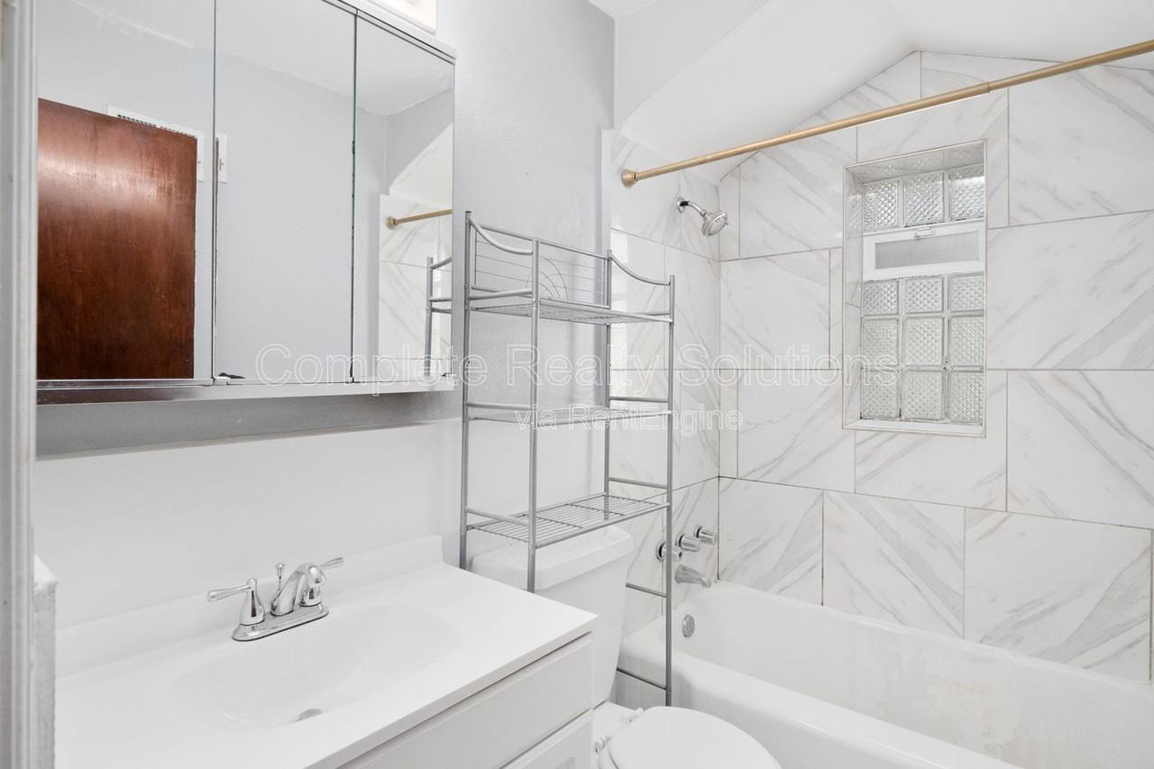 5442 Bancroft Ave - Photo 7 of 18