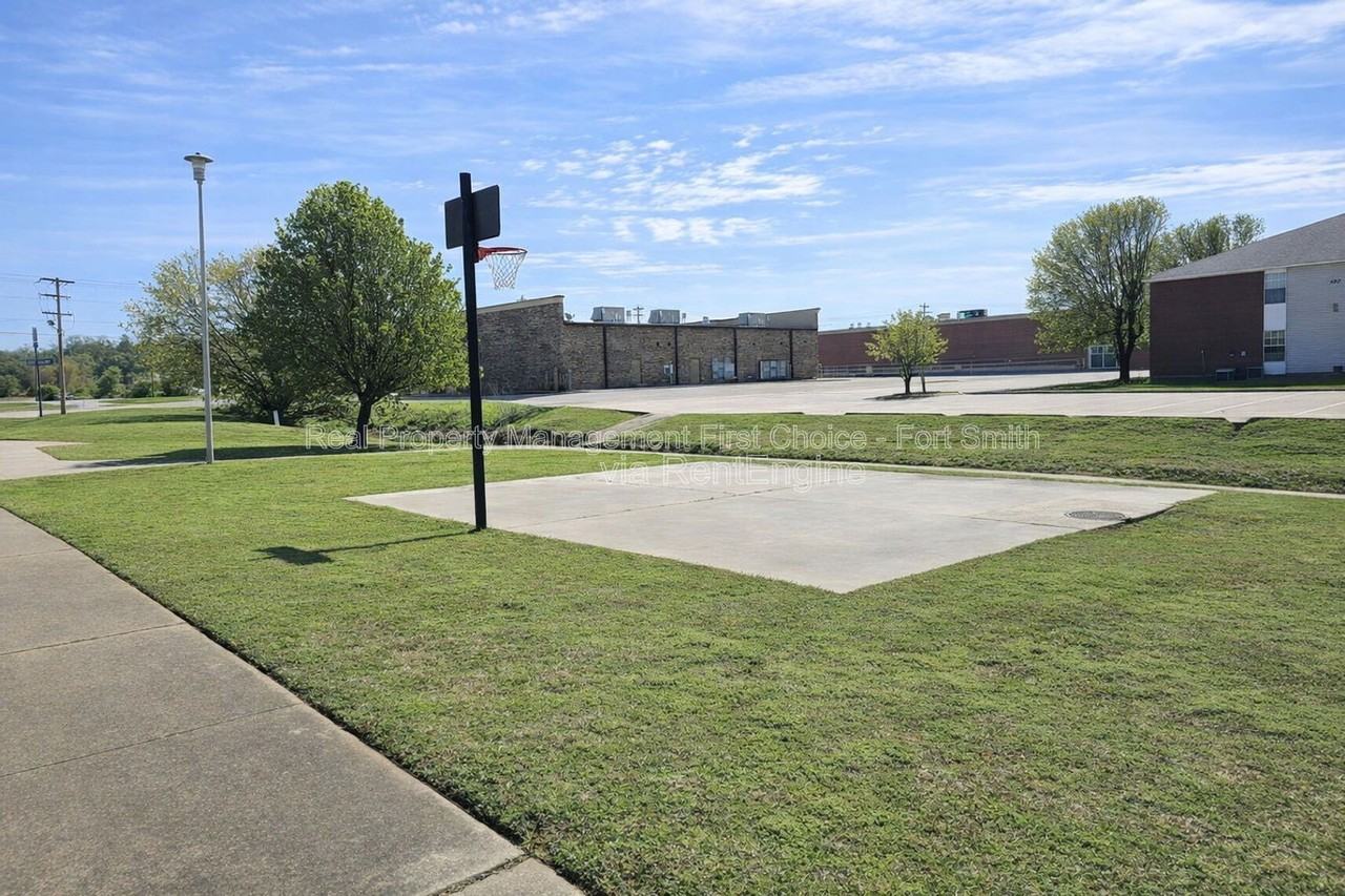 130 Cedar Creek Ct #9 - Photo 5 of 6