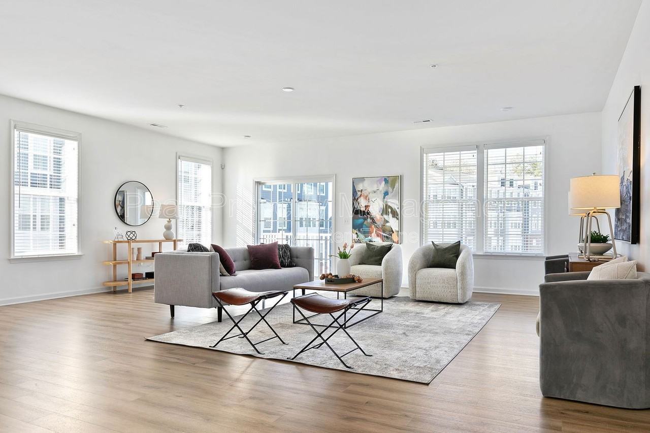 8010 Wistar Glen Dr #B - Photo 4 of 37