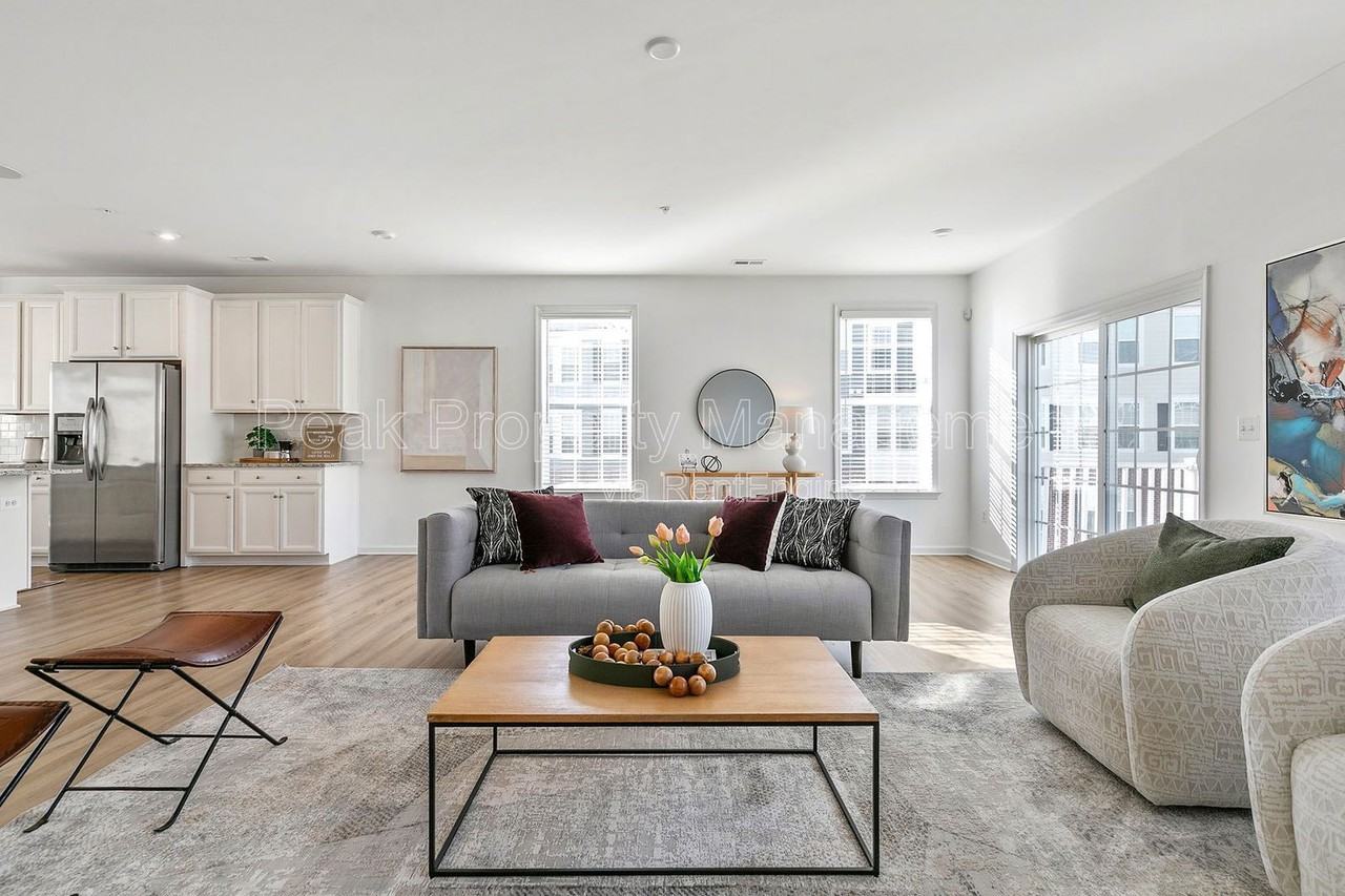 8010 Wistar Glen Dr #B - Photo 5 of 37