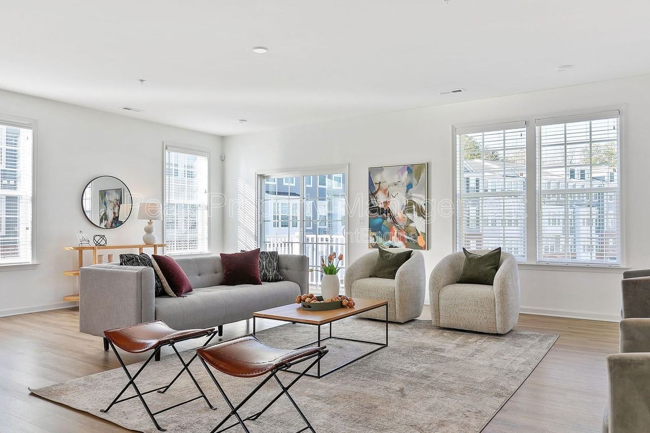 8010 Wistar Glen Dr #B - Photo 6 of 37