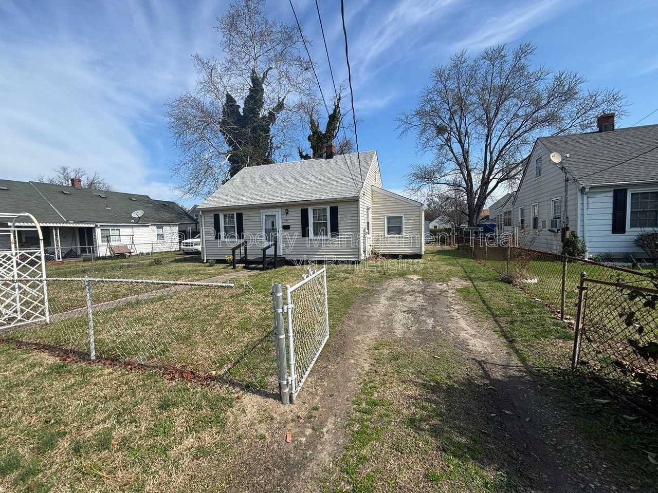 1634 Rolfe Pl - Photo 2 of 24