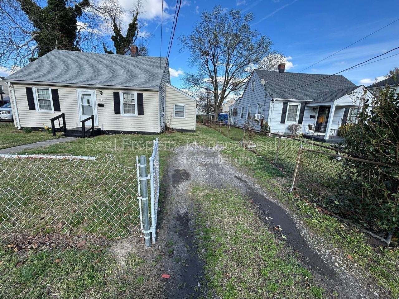 1634 Rolfe Pl - Photo 3 of 24