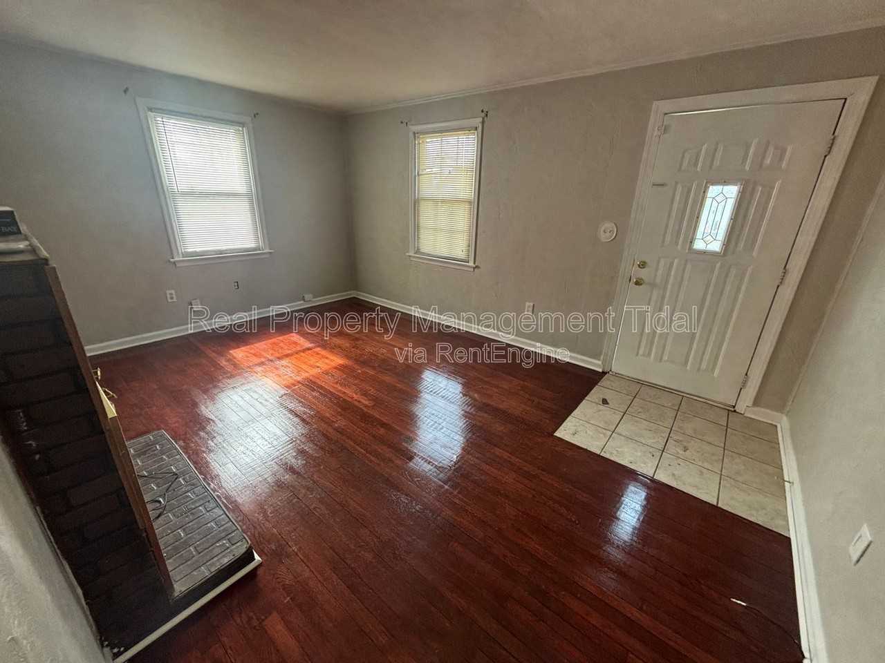 1634 Rolfe Pl - Photo 6 of 24