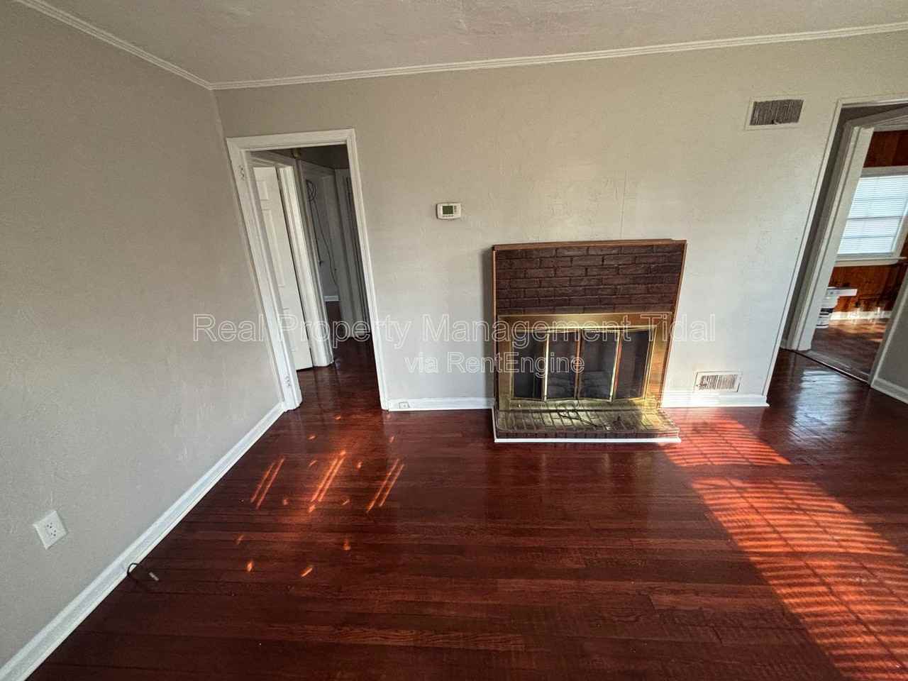 1634 Rolfe Pl - Photo 7 of 24