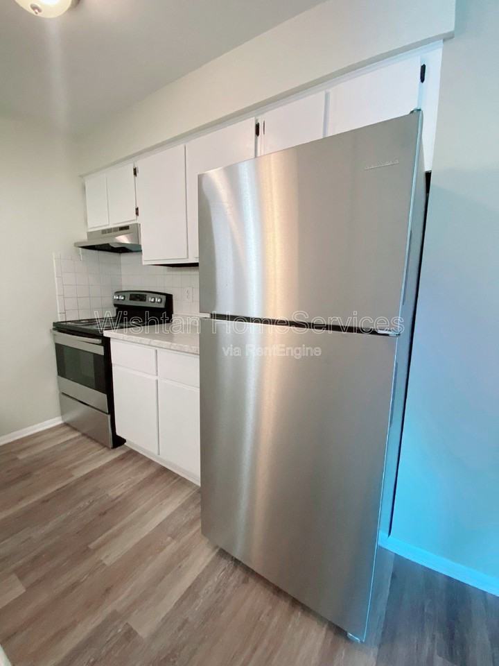 201 N Charleston Blvd #4 - Photo 5 of 22