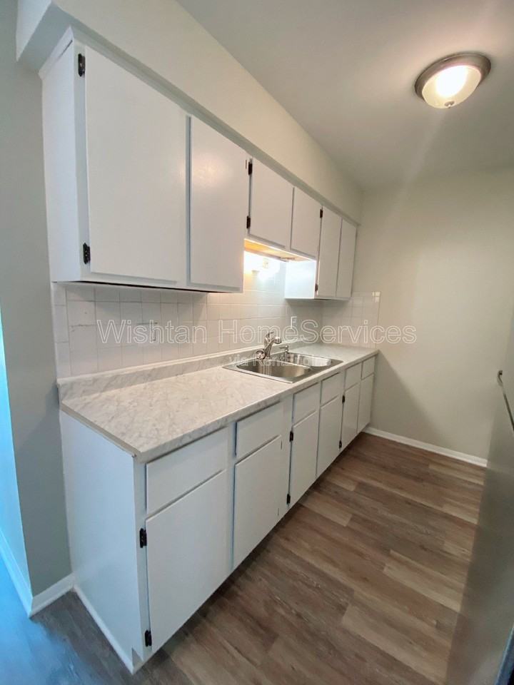 201 N Charleston Blvd #4 - Photo 7 of 22