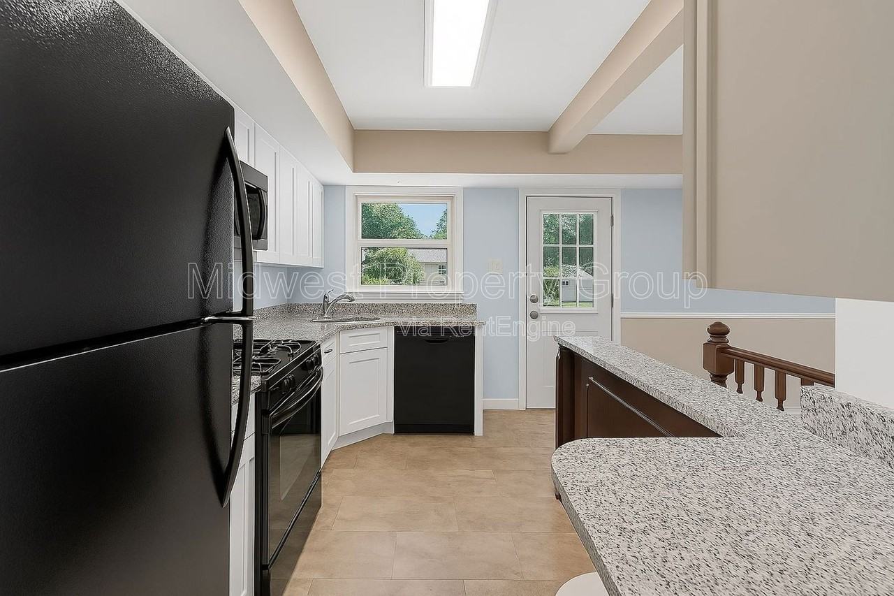 10515 Prestwick Dr - Photo 4 of 28