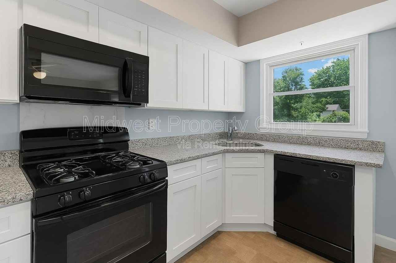 10515 Prestwick Dr - Photo 5 of 28