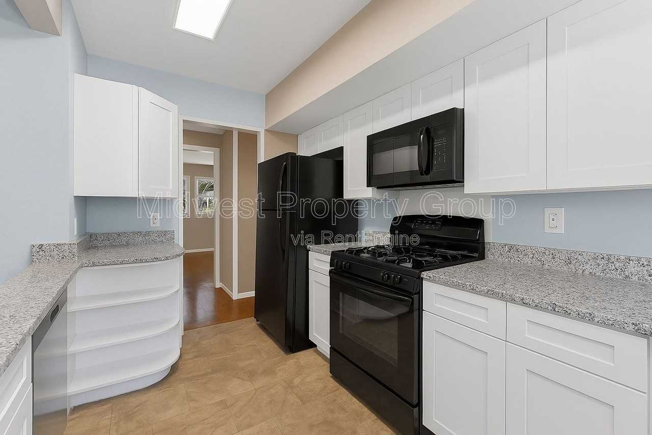 10515 Prestwick Dr - Photo 6 of 28