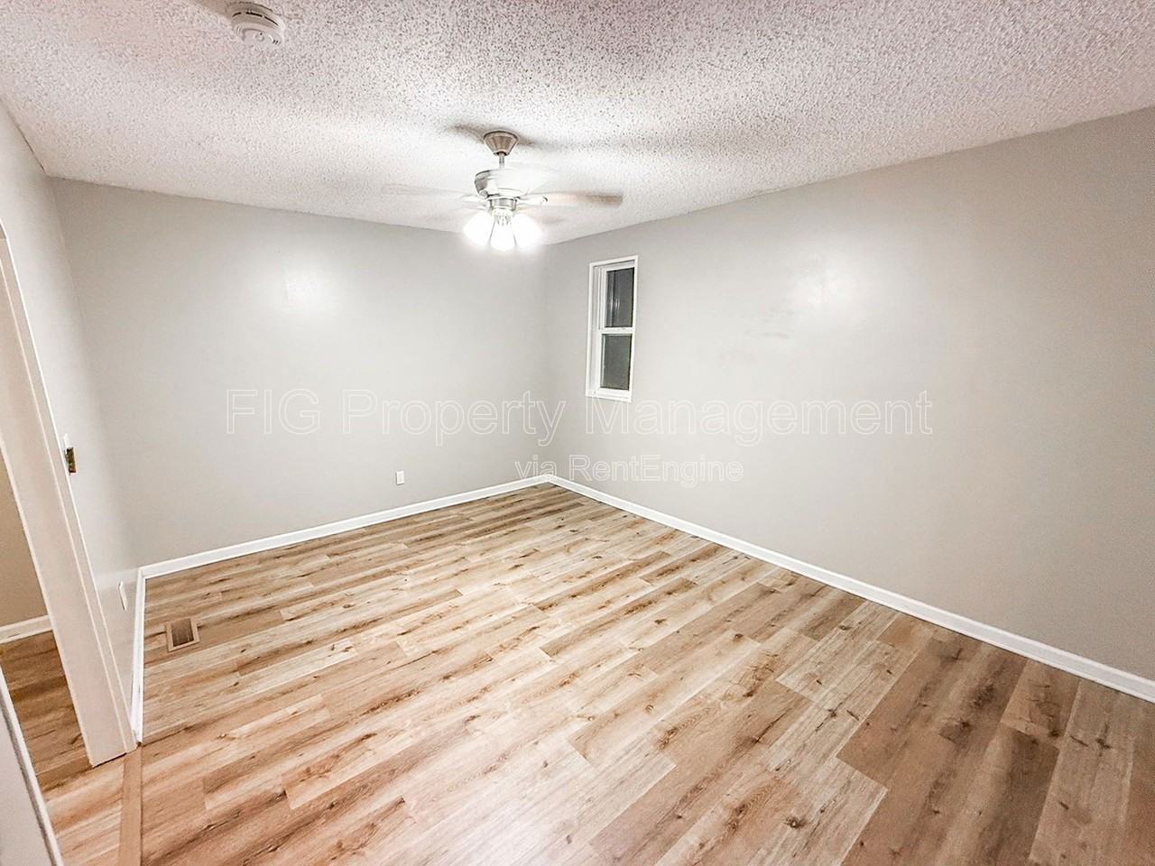 811 Castleview Cir - Photo 3 of 18