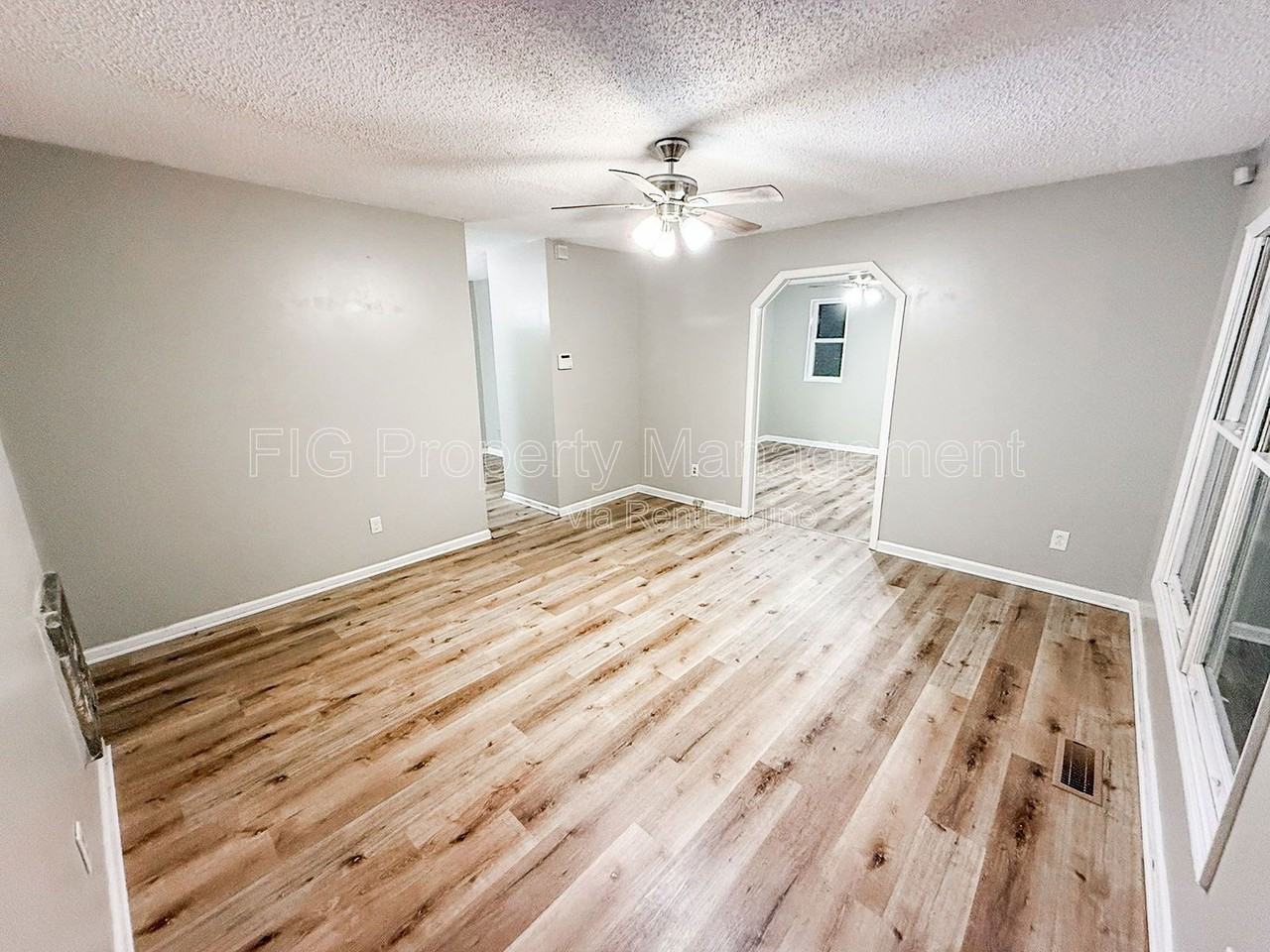 811 Castleview Cir - Photo 4 of 18