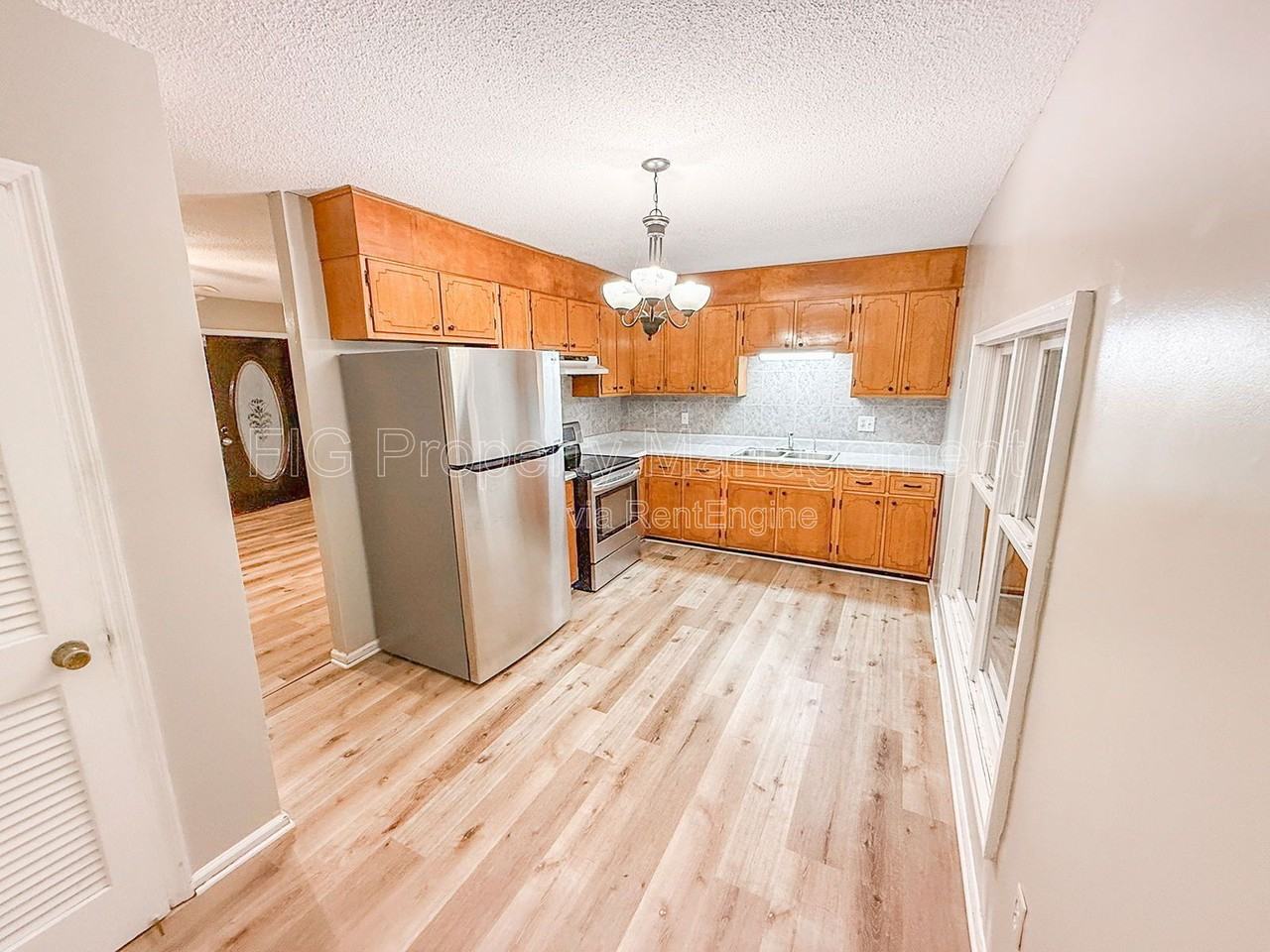 811 Castleview Cir - Photo 5 of 18