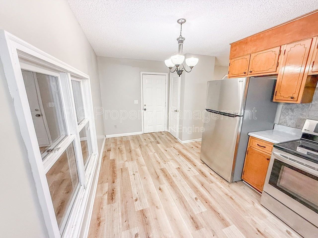 811 Castleview Cir - Photo 7 of 18