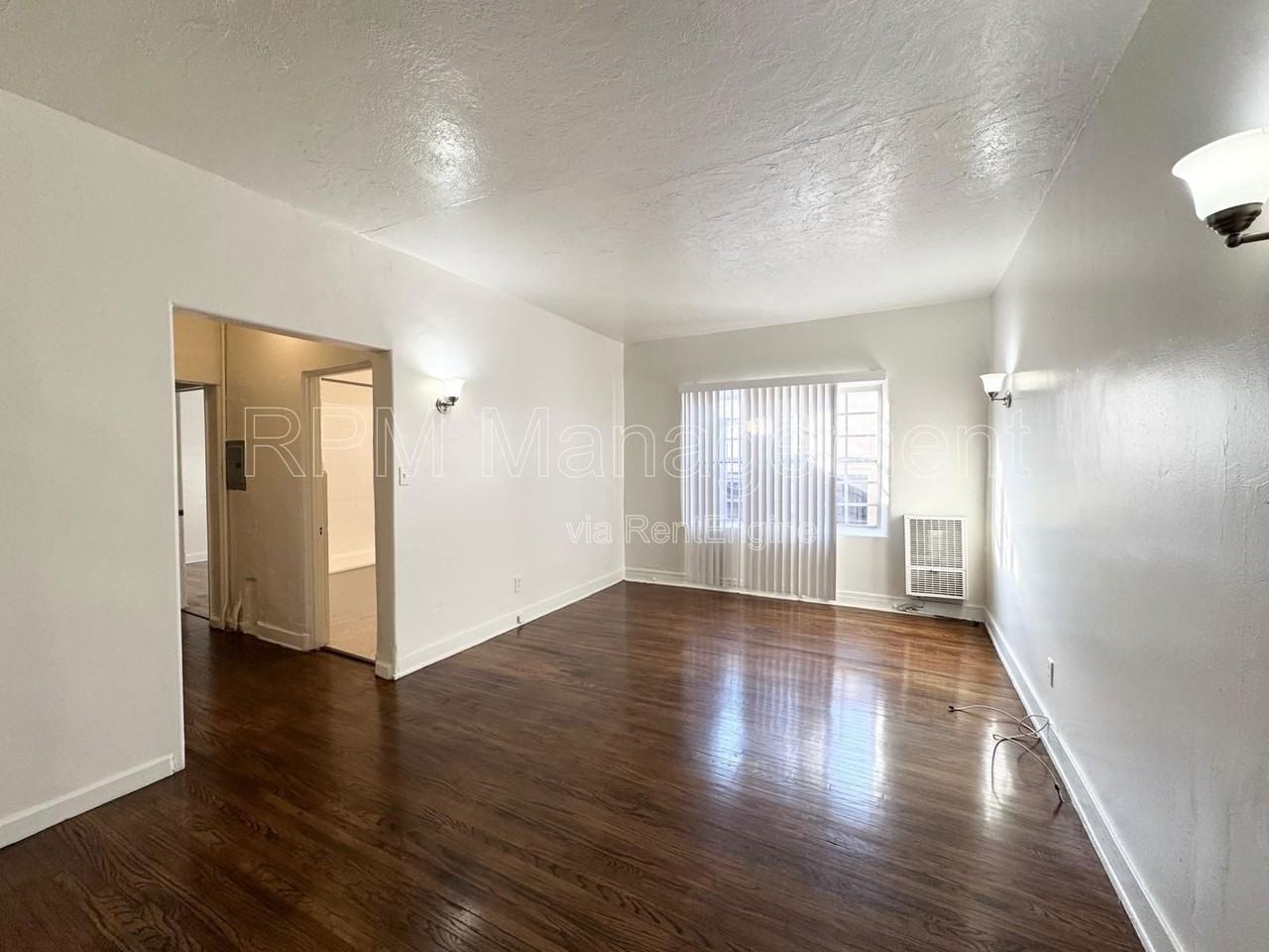 636 N Plymouth Blvd #106