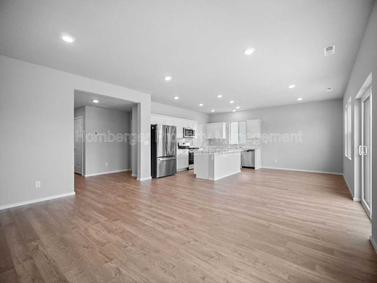 5817 W Georgetown Ln - Photo 3 of 32