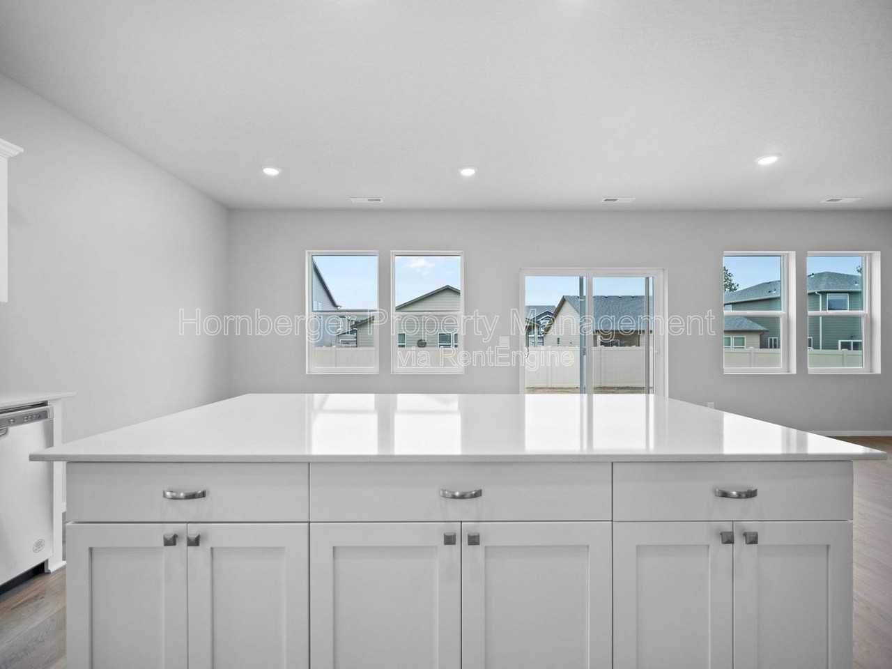 5817 W Georgetown Ln - Photo 7 of 32