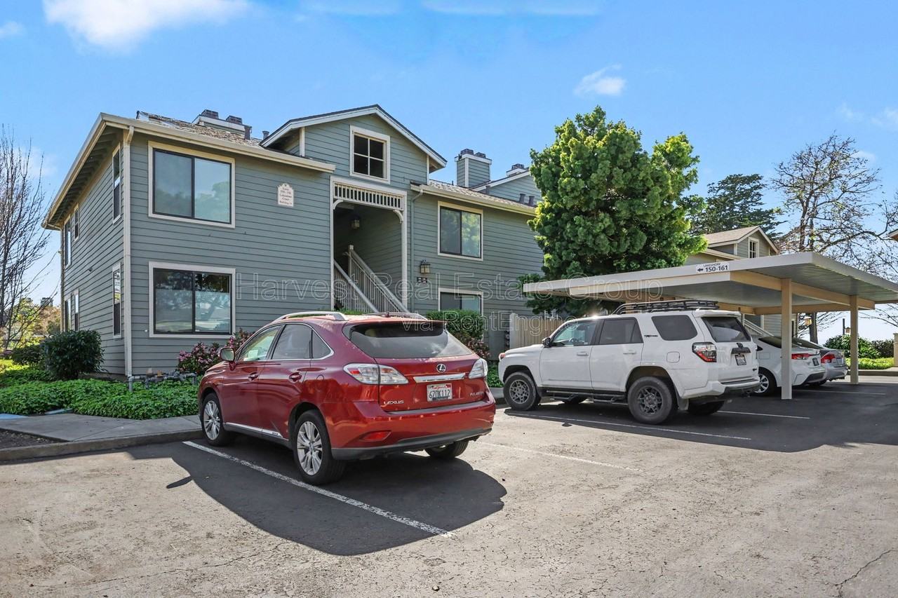 152 Lakeshore Ct #1 - Photo 3 of 17