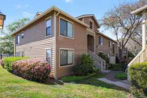 featured image of 198 Lakeshore Ct #1