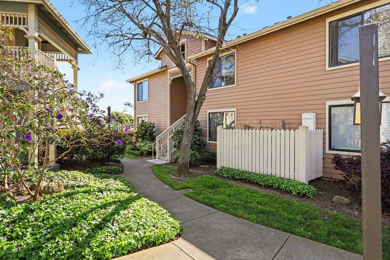 198 Lakeshore Ct #1 - Photo 2 of 17