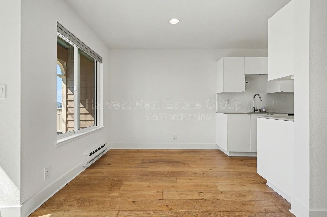 198 Lakeshore Ct #1 - Photo 6 of 17