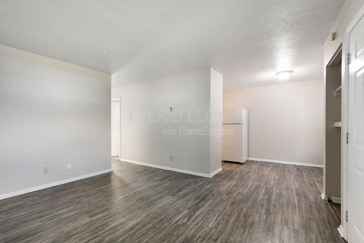 402 Poplar Level Ct #402 - Photo 2 of 10