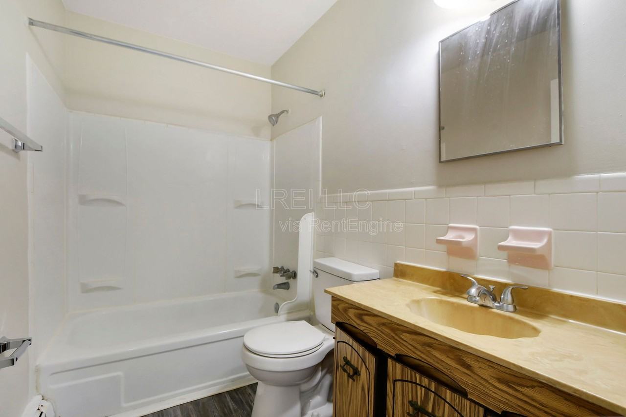 402 Poplar Level Ct #402 - Photo 5 of 10