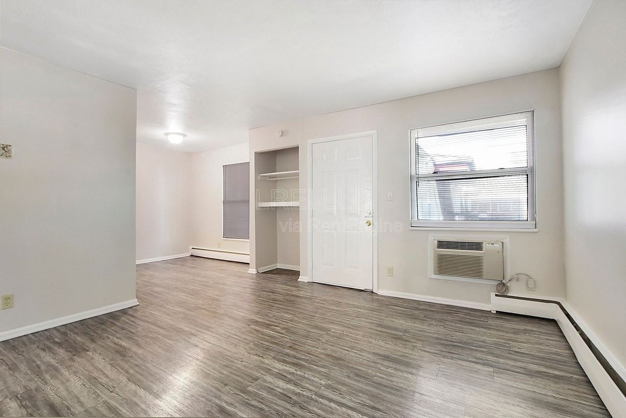 402 Poplar Level Ct #402 - Photo 7 of 10