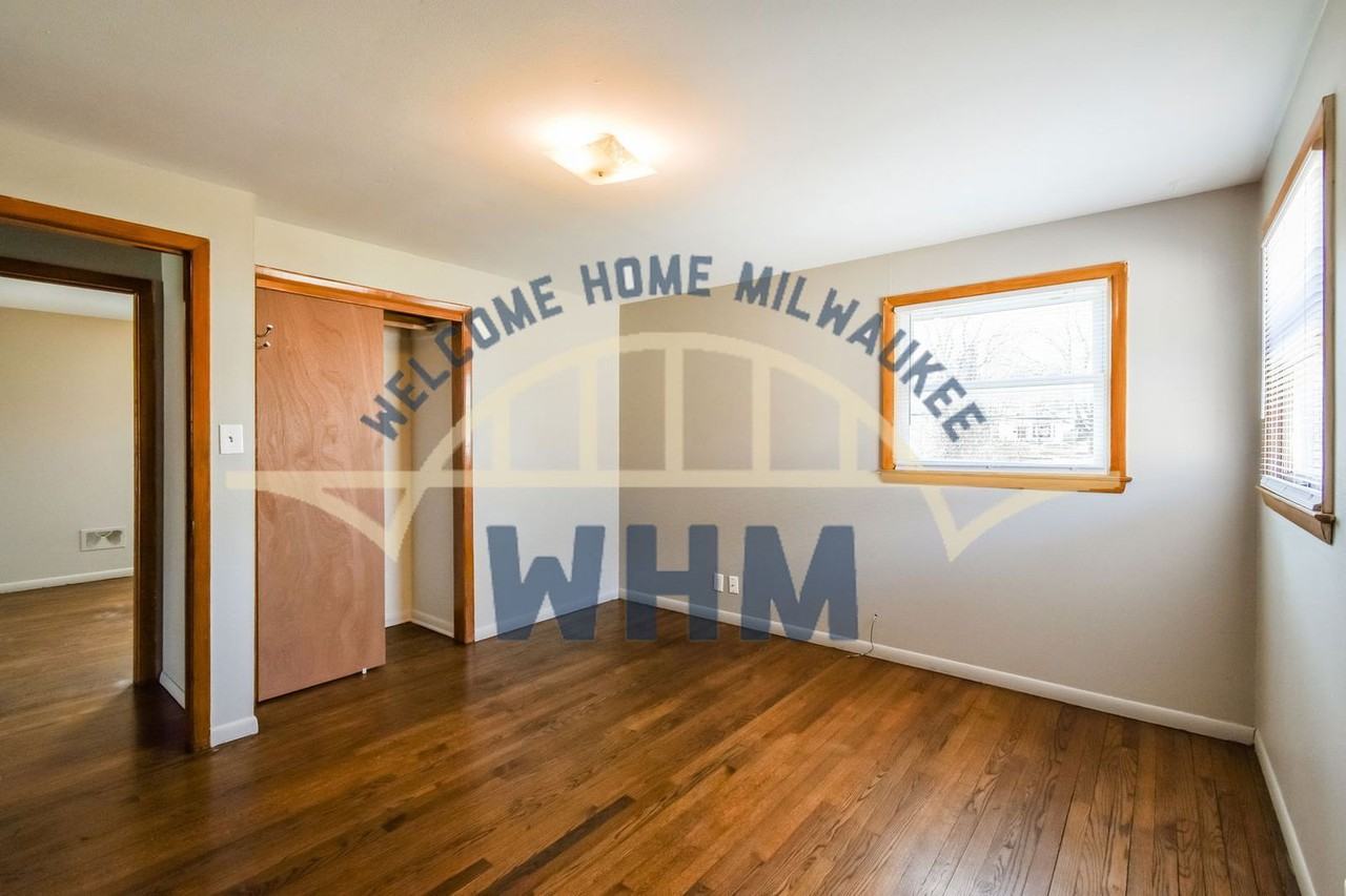 5921 N 69th St - Photo 6 of 13