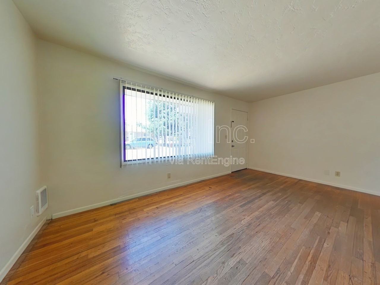 1135 Nw 25th St - Photo 2 of 8