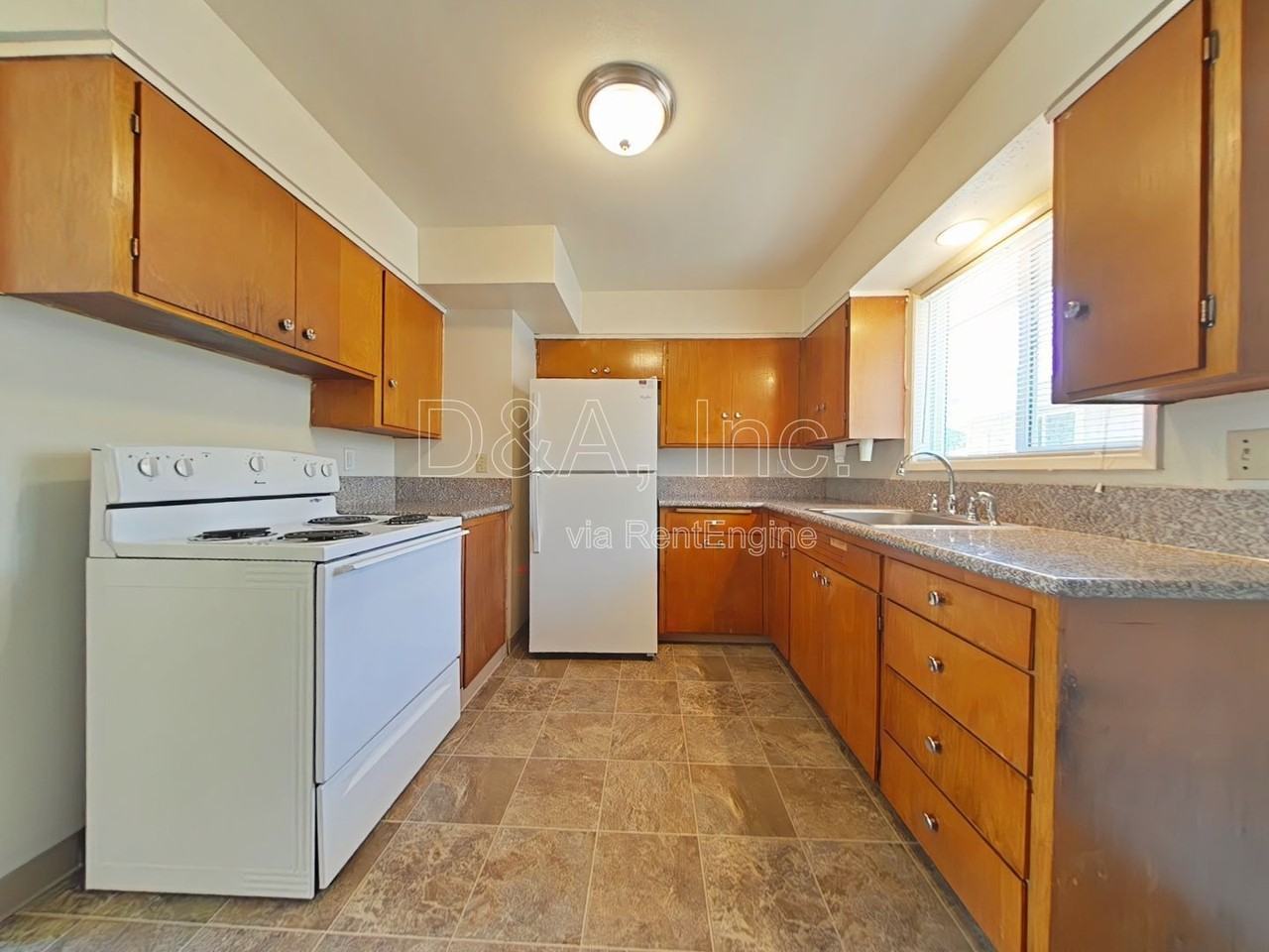 1135 Nw 25th St - Photo 3 of 8