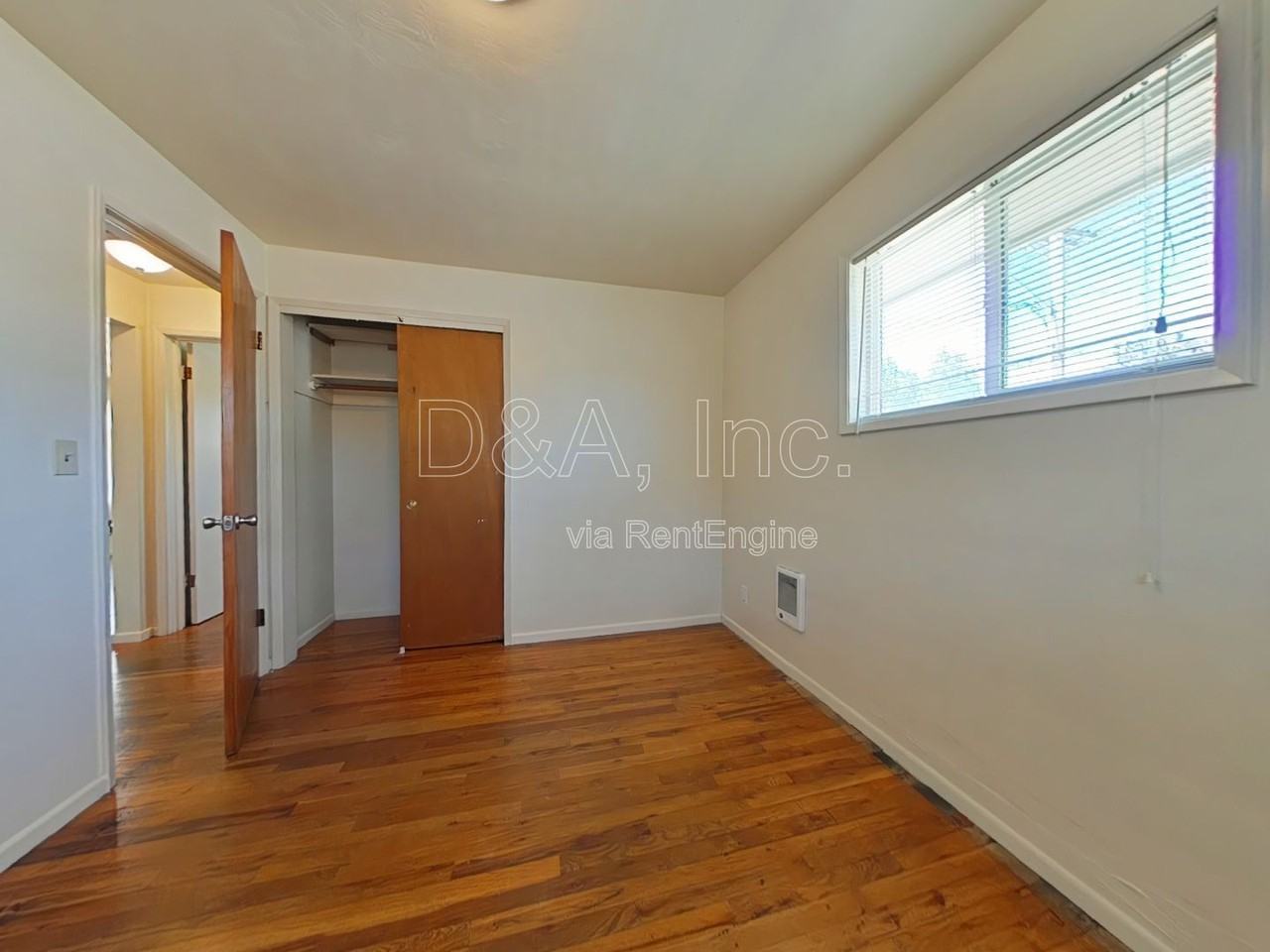 1135 Nw 25th St - Photo 5 of 8