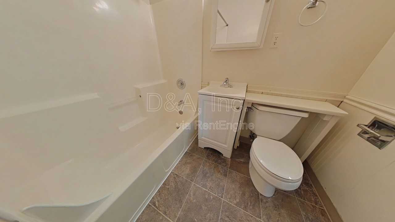 1135 Nw 25th St - Photo 7 of 8