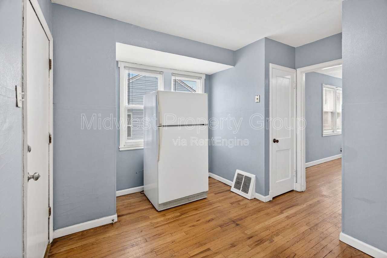 7711 Brocton Ct - Photo 2 of 24