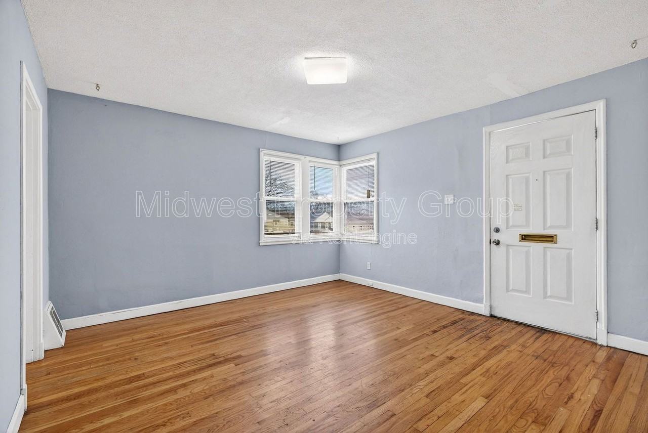 7711 Brocton Ct - Photo 3 of 24