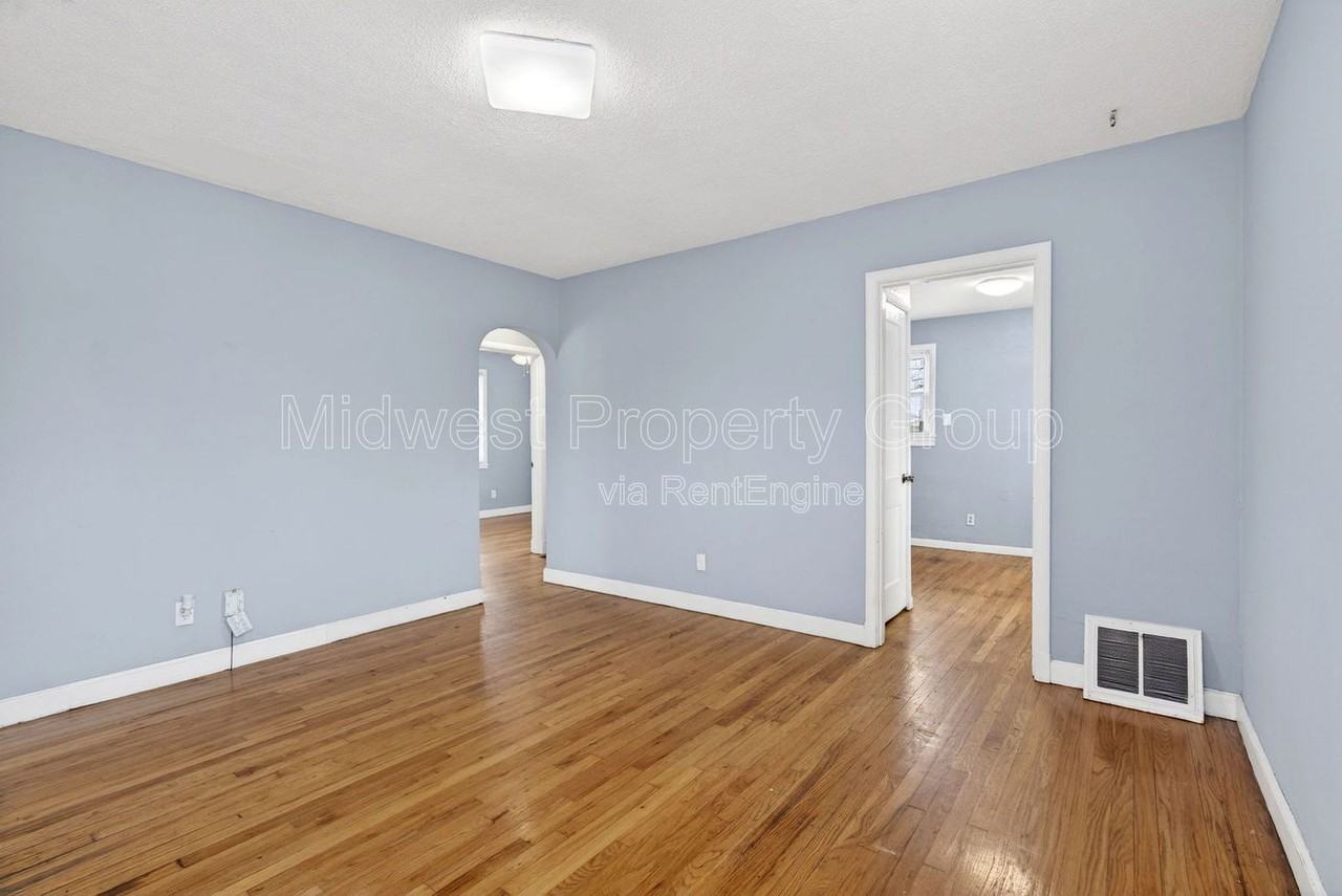 7711 Brocton Ct - Photo 4 of 24