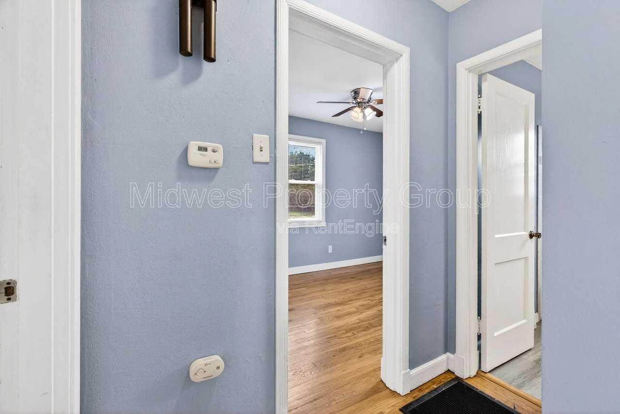 7711 Brocton Ct - Photo 5 of 24