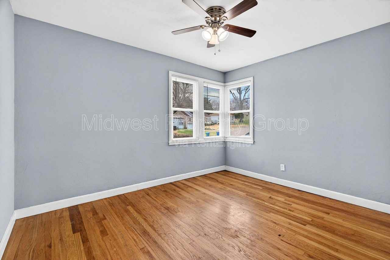 7711 Brocton Ct - Photo 6 of 24