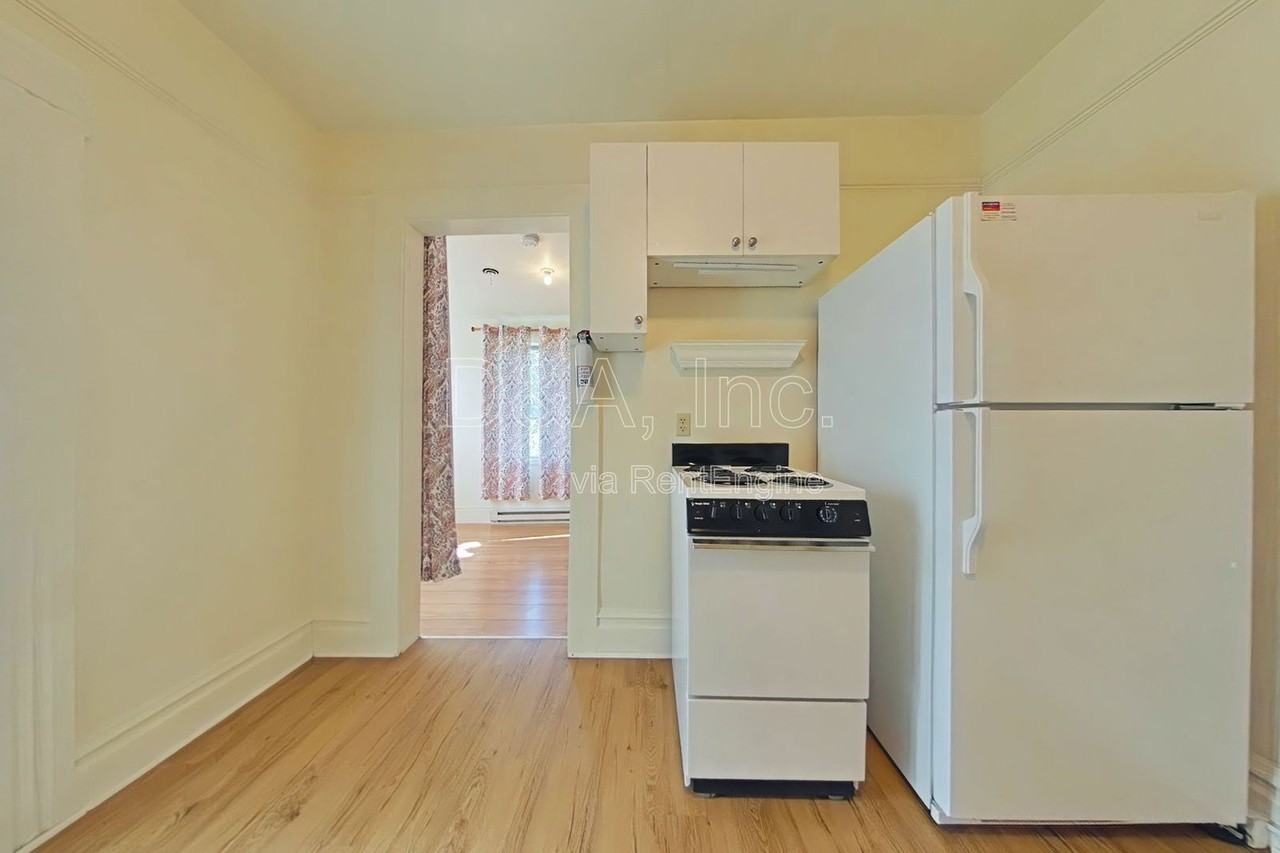 1363 Nw Monroe Ave #3 - Photo 4 of 9