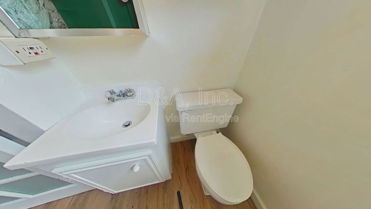 1363 Nw Monroe Ave #3 - Photo 7 of 9