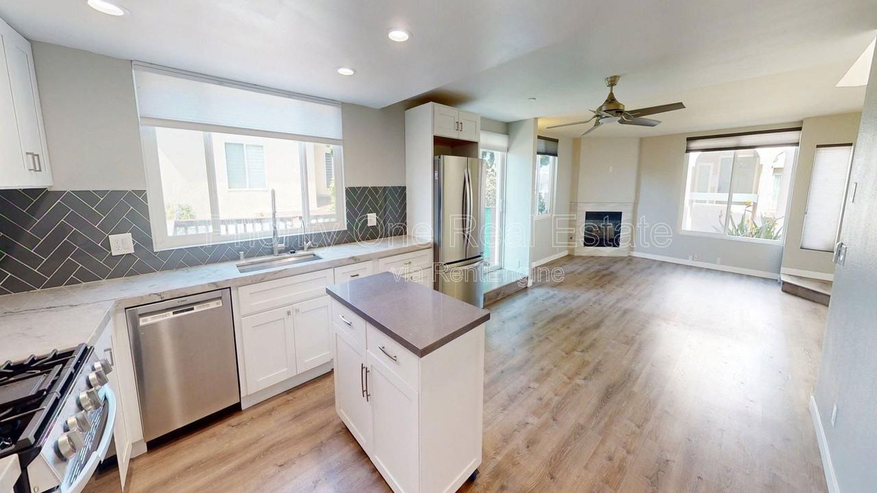 4070 Riviera Dr #8 - Photo 6 of 22