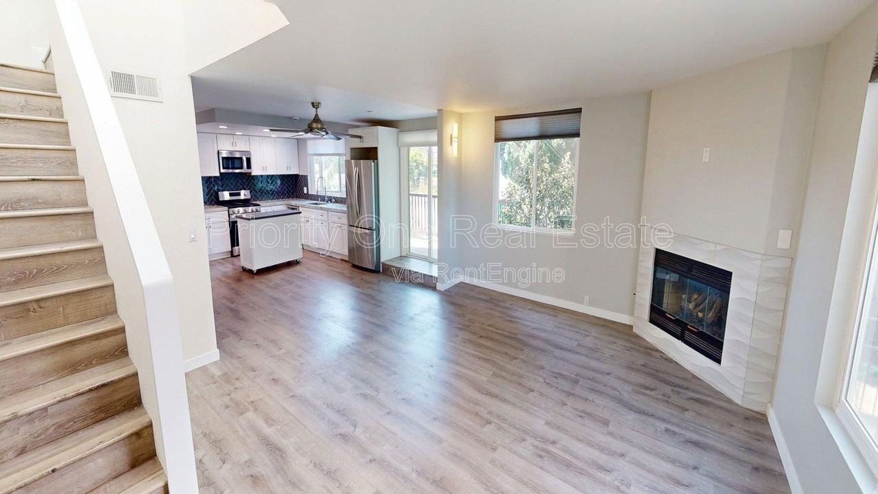 4070 Riviera Dr #8 - Photo 7 of 22