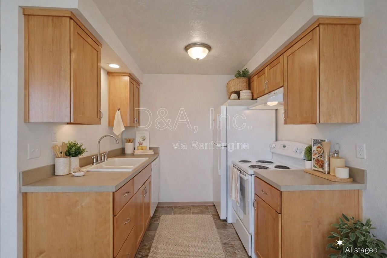 325 Se Lilly Ave #D - Photo 4 of 18