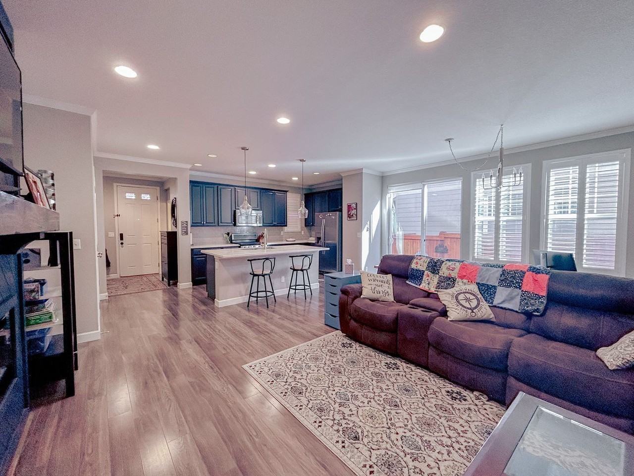 8056 E 53rd Dr - Photo 6 of 20