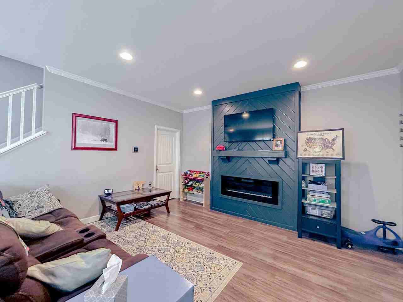 8056 E 53rd Dr - Photo 7 of 20