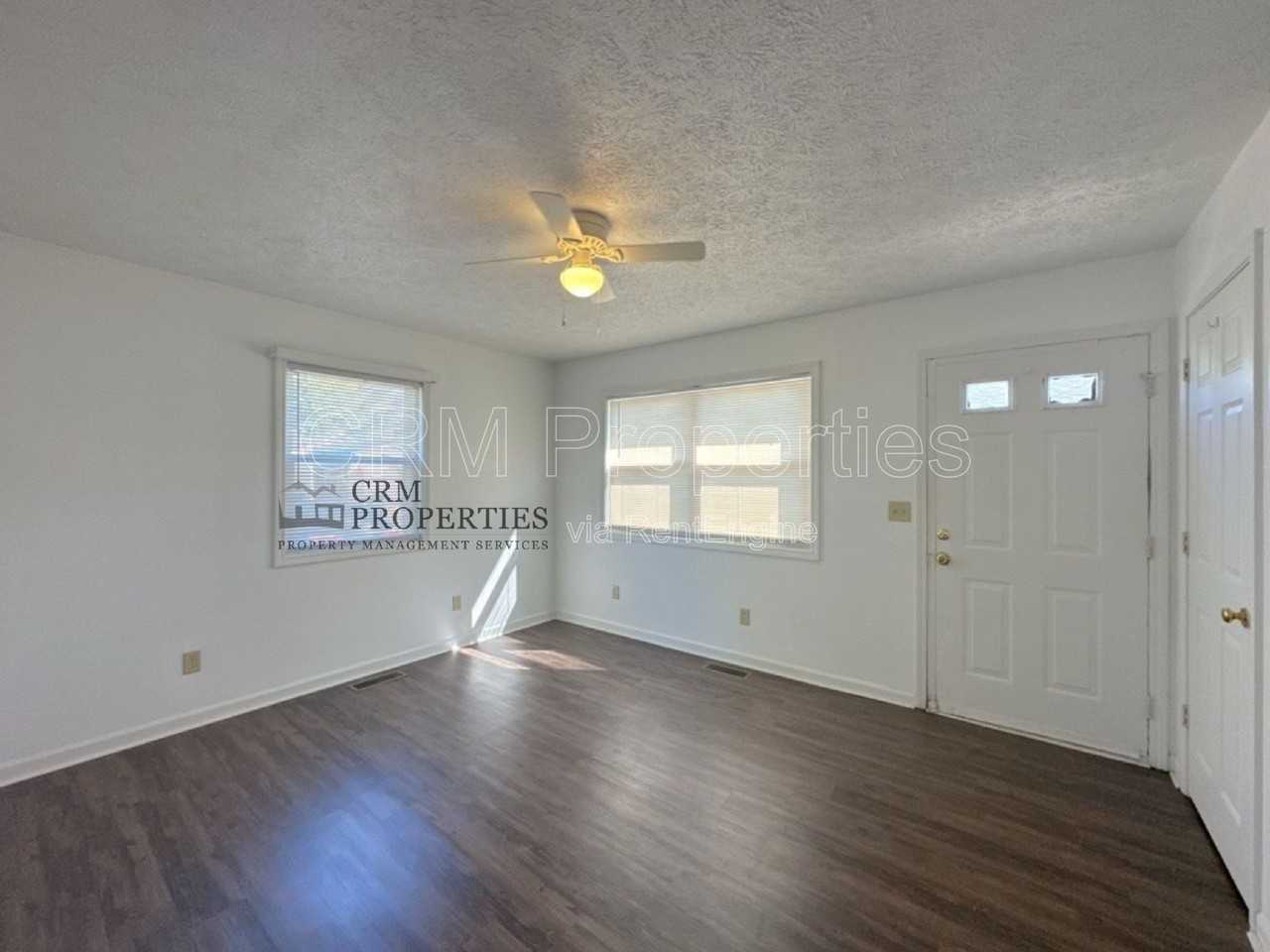 722 S Lindsay St - Photo 3 of 20