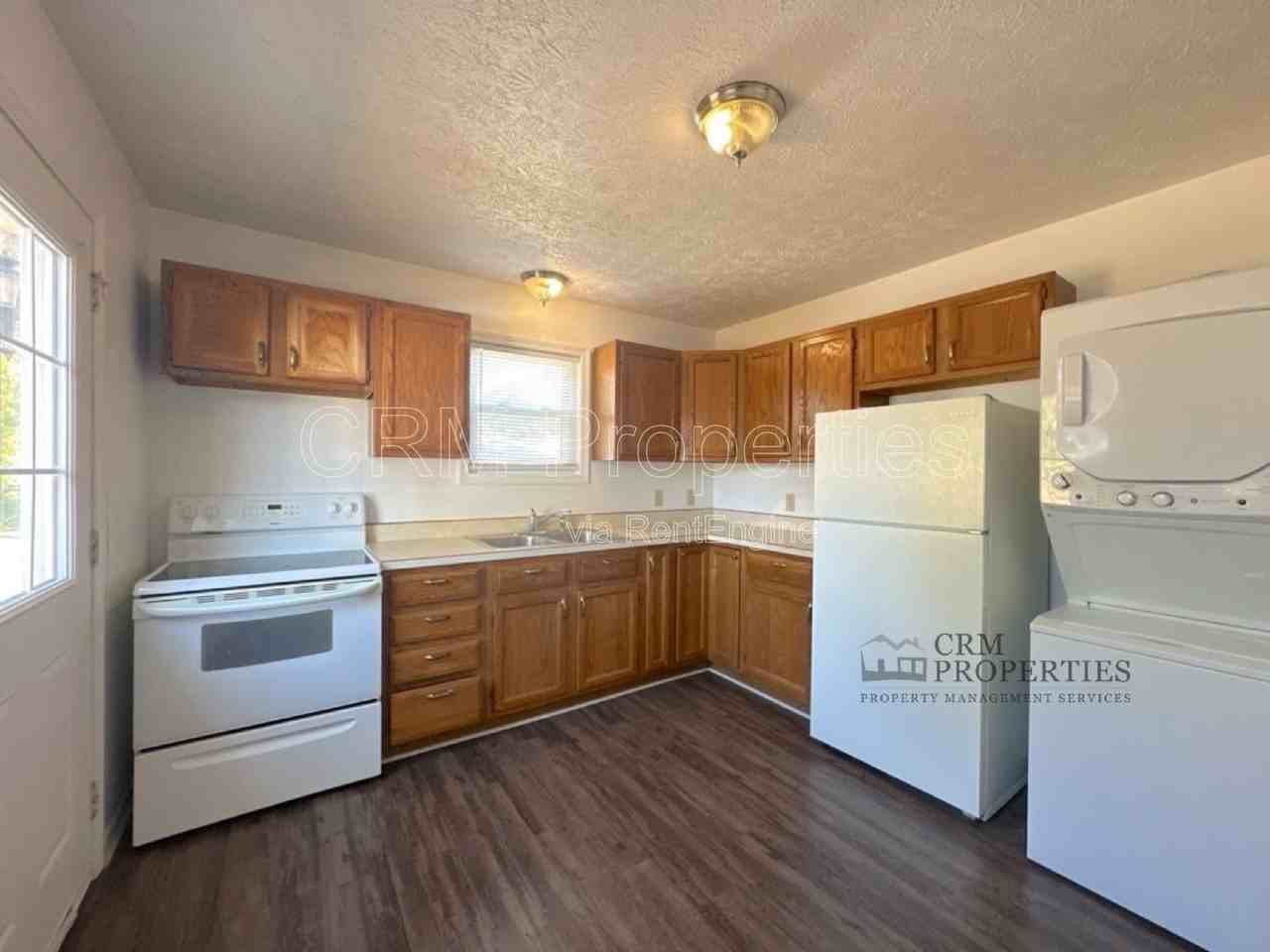 722 S Lindsay St - Photo 6 of 20