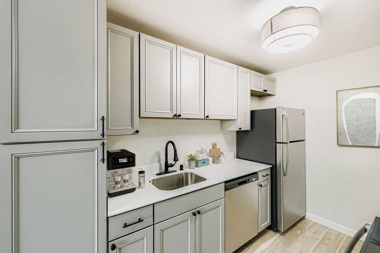 Beautifully Renovated 1 & 2 Bedroom Apartments in Lynnwood! - Photo 6 of 50