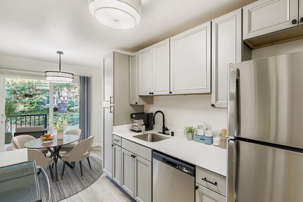 Beautifully Renovated 1 & 2 Bedroom Apartments in Lynnwood! - Photo 7 of 50